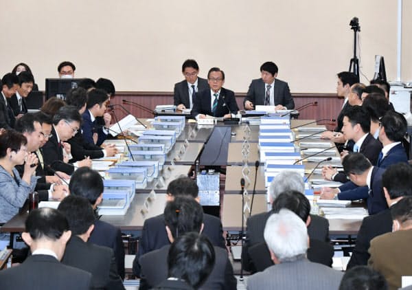 大阪府庁で開かれた法定協議会(26日午前)
