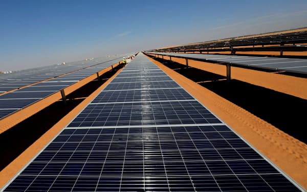 エジプトの大規模太陽光発電=ロイター