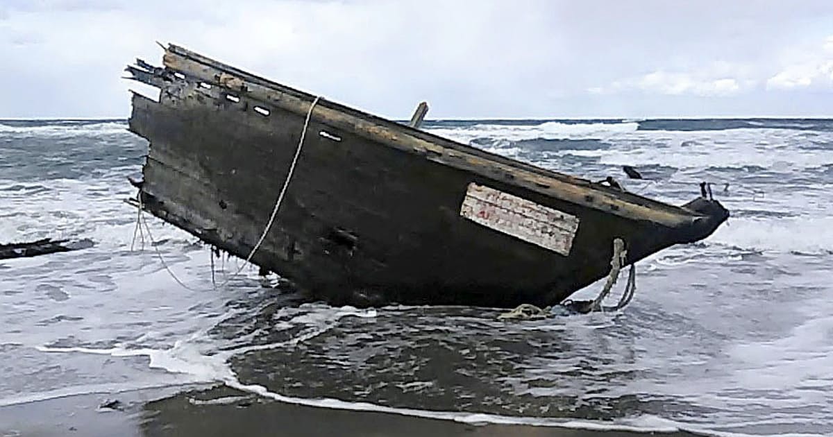 漂着の木造船から複数遺体 新潟 佐渡島 北朝鮮か 日本経済新聞 漂着の木造船から複数遺体 新潟 佐渡島 北朝鮮か 日本経済新聞