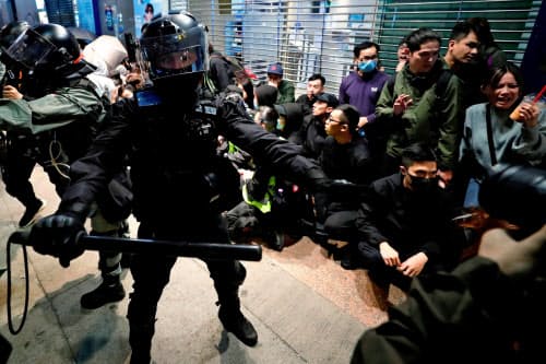 香港では半年以上にわたって抗議活動が続いている(1日の大規模デモ)=ロイター