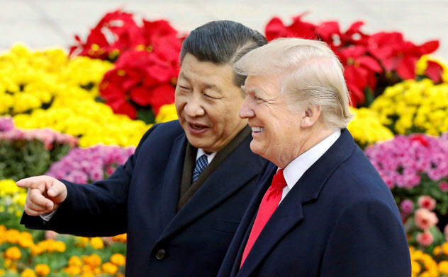 米中貿易戦争の行方は……(北京を訪れたトランプ米大統領=右=と習近平国家主席、2017年11月=ロイター) 米中貿易戦争の行方は……(北京を訪れたトランプ米大統領=右=と習近平国家主席、2017年11月=ロイター)