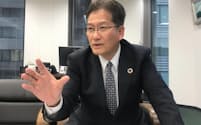 インタビューに応じる世界知的所有権機関（WIPO）日本事務所の沢井智毅所長
