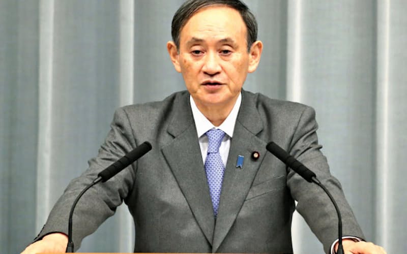 記者会見する菅官房長官=8日午前、首相官邸 記者会見する菅官房長官=8日午前、首相官邸