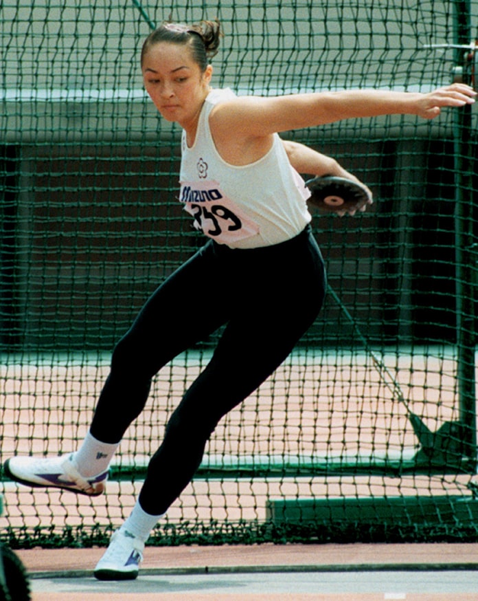 鉄人の娘 室伏由佳さん 我流で投てき続けた理由 日本経済新聞 鉄人の娘 室伏由佳さん 我流で投てき続けた理由 日本経済新聞