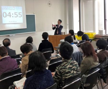 県内各地の予選会で勝ち抜いた15人が準決勝に出場する(2019年11月、熊谷市)