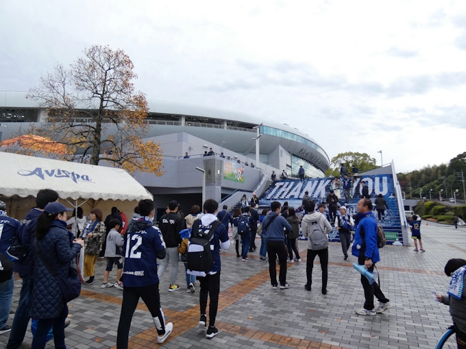 博多の森球技場 ベススタ に ベスト電器が命名権 日本経済新聞