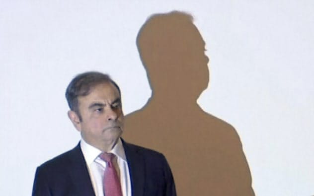 レバノンで記者会見したゴーン被告=AP レバノンで記者会見したゴーン被告=AP