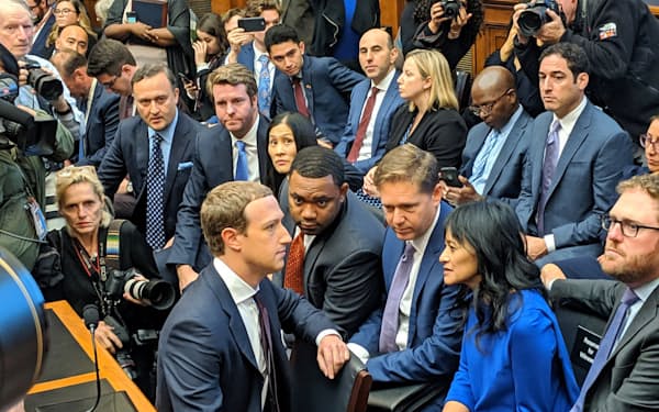 フェイスブックのザッカーバーグCEOは政治広告の制限に否定的で批判を浴びてきた（2019年11月、米ワシントン）