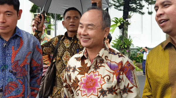 ソフトバンクg孫氏 インドネシア新首都に投資表明 日本経済新聞 ソフトバンクg孫氏 インドネシア新首都に投資表明 日本経済新聞