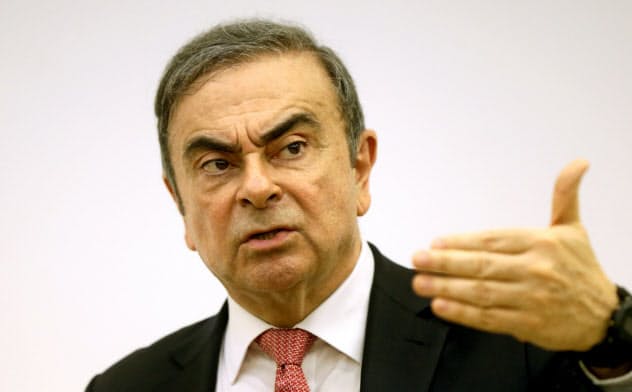 ゴーン被告はメディアを通じ日本批判を強めている(8日、ベイルート)=ロイター ゴーン被告はメディアを通じ日本批判を強めている(8日、ベイルート)=ロイター