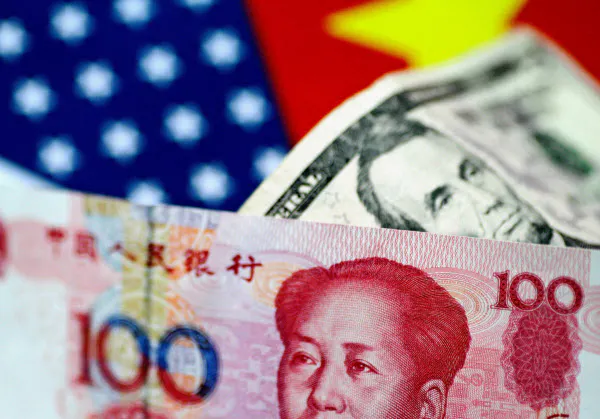 米中両国の通貨摩擦の懸念が和らげば、目先の外国為替市場の安定材料になる=ロイター