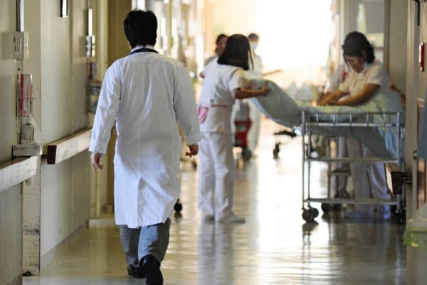 看護師の派遣の時給が、3月は前月より2割近く上昇した