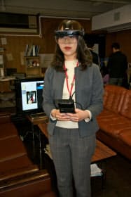 遠隔指導用のスマートグラスはマイクとスピーカーを内蔵し音声のやりとりができる 遠隔指導用のスマートグラスはマイクとスピーカーを内蔵し音声のやりとりができる