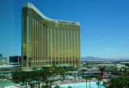 MGMリゾーツの主力ホテル「マンダレー・ベイ」(19年8月、米ネバダ州ラスベガス) MGMリゾーツの主力ホテル「マンダレー・ベイ」(19年8月、米ネバダ州ラスベガス)