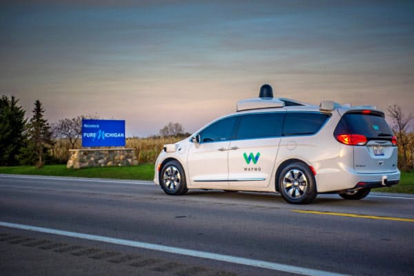 世界でも屈指の技術力を誇る米ウェイモの自動運転車