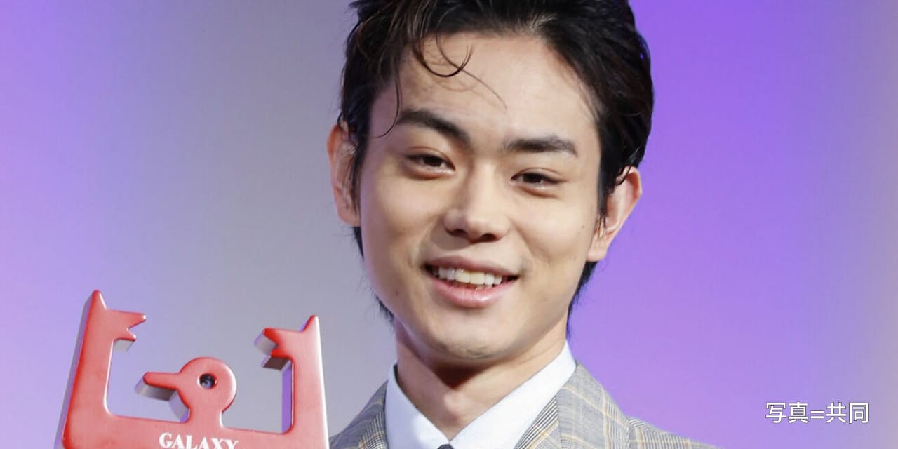 ダサカッコイイ 菅田将暉 昭和の着こなしを今風に Nikkei Style ダサカッコイイ 菅田将暉 昭和の着こなしを今風に Nikkei Style