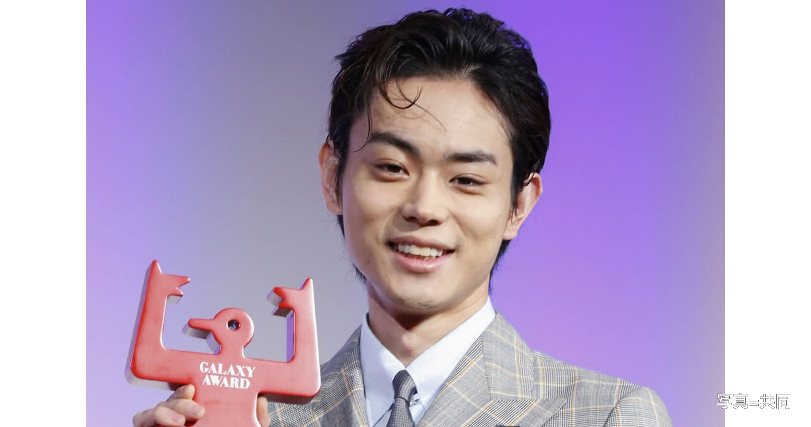 ダサカッコイイ 菅田将暉 昭和の着こなしを今風に Nikkei Style ダサカッコイイ 菅田将暉 昭和の着こなしを今風に Nikkei Style