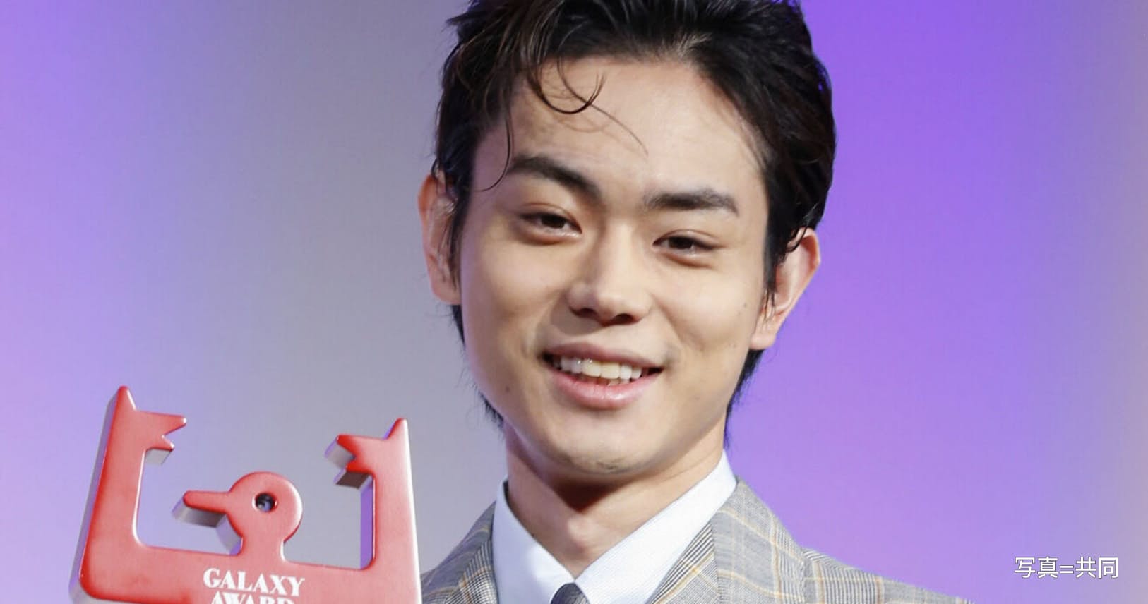 ダサカッコイイ 菅田将暉 昭和の着こなしを今風に Nikkei Style ダサカッコイイ 菅田将暉 昭和の着こなしを今風に Nikkei Style