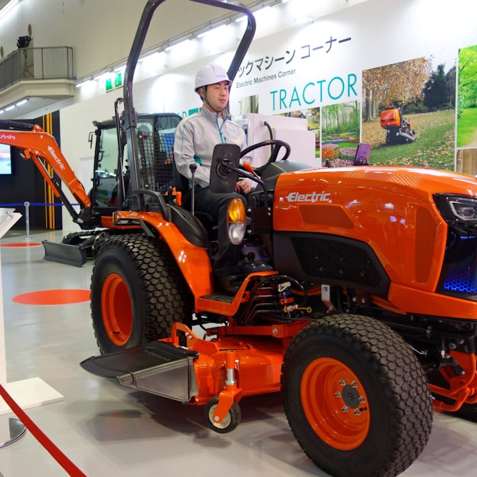クボタ 電動トラクター商用化 3年後めど 日本経済新聞 クボタ 電動トラクター商用化 3年後めど 日本経済新聞