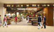 3月にオープン予定の「TSUTAYA BOOKSTORE」の店内には、パンやワインが並ぶ(写真はイメージ) 3月にオープン予定の「TSUTAYA BOOKSTORE」の店内には、パンやワインが並ぶ(写真はイメージ)