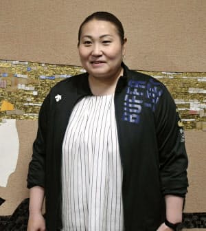 プロ野球初の女性スカウトのオリックス・乾氏=共同