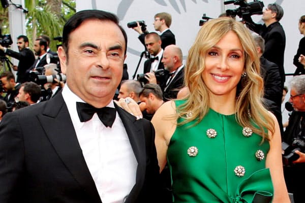 カルロス・ゴーン元会長(左)と妻のキャロル容疑者(2017年5月、フランス・カンヌ)=ロイター