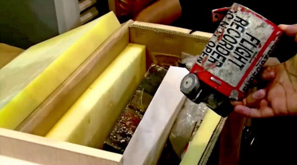 イランで10日に公開された撃墜したウクライナ旅客機のものとされるフライトレコーダーの画像=ロイター