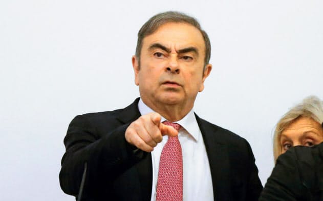 ベイルートで記者会見した日産自動車元会長のカルロス・ゴーン被告(8日)=ロイター ベイルートで記者会見した日産自動車元会長のカルロス・ゴーン被告(8日)=ロイター