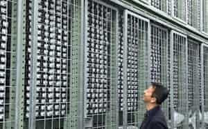 巨大な冷蔵庫に20万本の海底コア試料が収められている 巨大な冷蔵庫に20万本の海底コア試料が収められている