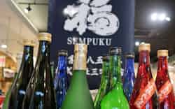 ラベルやボトルにも工夫を凝らし新たな日本酒ファンづくりに取り組んでいる ラベルやボトルにも工夫を凝らし新たな日本酒ファンづくりに取り組んでいる