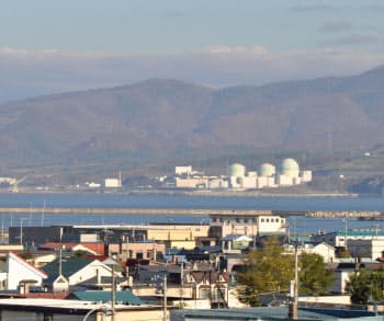 北電の泊原子力発電所は停止が長引いている(北海道泊村)