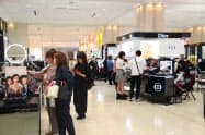 9月末は増税前の駆け込み需要で化粧費売り場などがにぎわった(大丸百貨店札幌店) 9月末は増税前の駆け込み需要で化粧費売り場などがにぎわった(大丸百貨店札幌店)