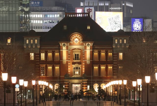 東京駅の丸の内側は、名建築家の辰野金吾らが設計した開業当初の意匠通りに復元された