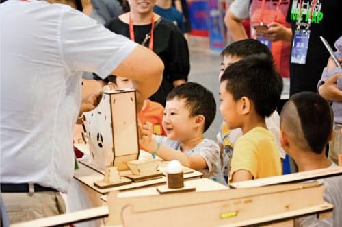 イベントは主に幼稚園児と小学生向け(新工場創客教育提供)