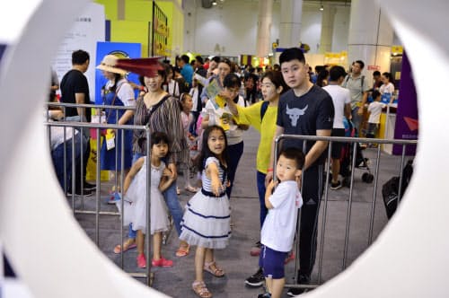 紙飛行機を入り口としたプログラミング教育を手掛ける(同)