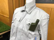 林業従事者が小型端末を着用し、事故時にすぐ救助を要請できるようにする 林業従事者が小型端末を着用し、事故時にすぐ救助を要請できるようにする