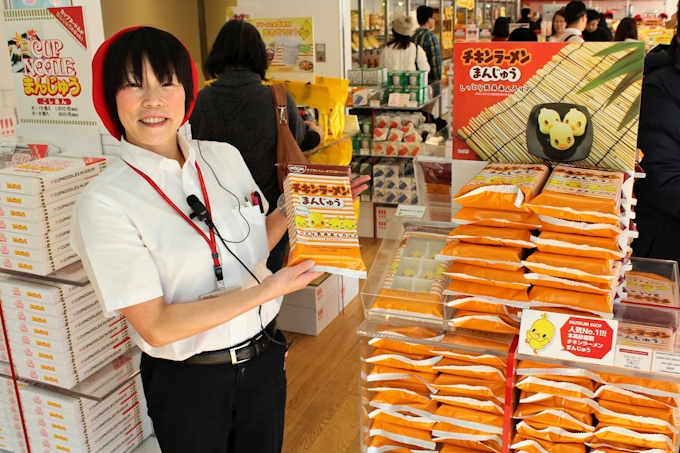 まんじゅう サブレ人気 カップヌードルミュージアム 日本経済新聞