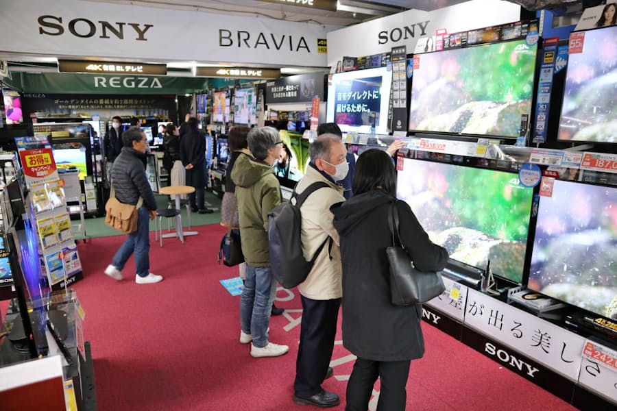 新興参入で大型tv激戦 アイリスオーヤマ65型12万円 日本経済新聞