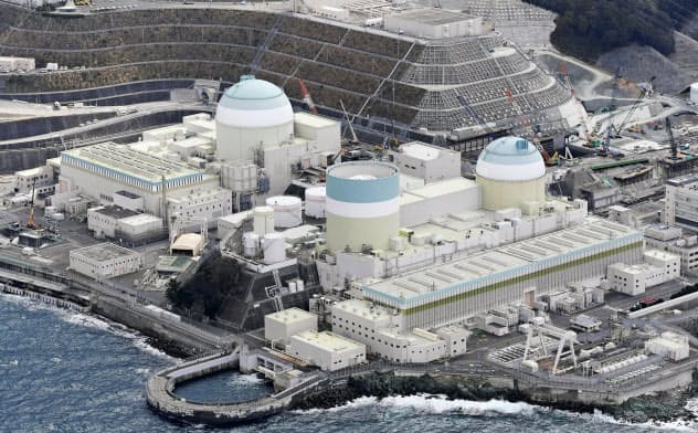 四国電力伊方原発。左から3号機、1号機、2号機(愛媛県伊方町)=共同 四国電力伊方原発。左から3号機、1号機、2号機(愛媛県伊方町)=共同