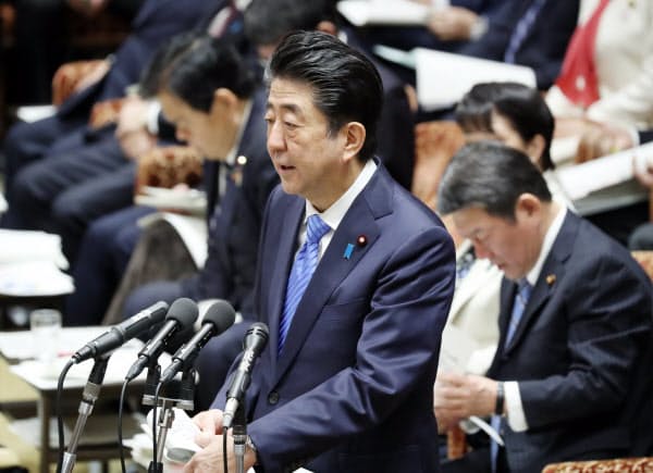 政府の新型肺炎への対応について答弁する安倍首相(27日午前、衆院予算委)