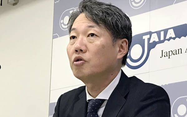 2020年の輸入車販売の見通しについて記者会見する日本自動車輸入組合（JAIA）の上野金太郎理事長（27日、東京都港区）
