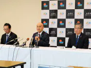 「山鳥毛」購入資金の目標額達成を発表する瀬戸内市の武久市長(中) 「山鳥毛」購入資金の目標額達成を発表する瀬戸内市の武久市長(中)