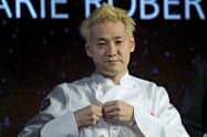 フランスの2020年版ミシュランガイドで三つ星を獲得したレストラン「ケイ」のオーナーシェフ、小林圭さん=AP フランスの2020年版ミシュランガイドで三つ星を獲得したレストラン「ケイ」のオーナーシェフ、小林圭さん=AP