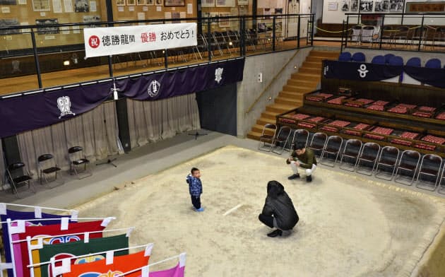 子ども時代の徳勝龍が稽古をした土俵(27日、奈良県葛城市の相撲館「けはや座」) 子ども時代の徳勝龍が稽古をした土俵(27日、奈良県葛城市の相撲館「けはや座」)