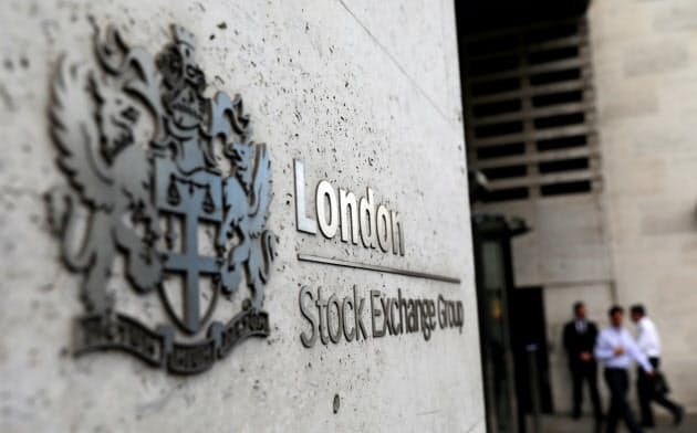 英国株式市場の予想PERは欧州よりも低い=ロイター 英国株式市場の予想PERは欧州よりも低い=ロイター