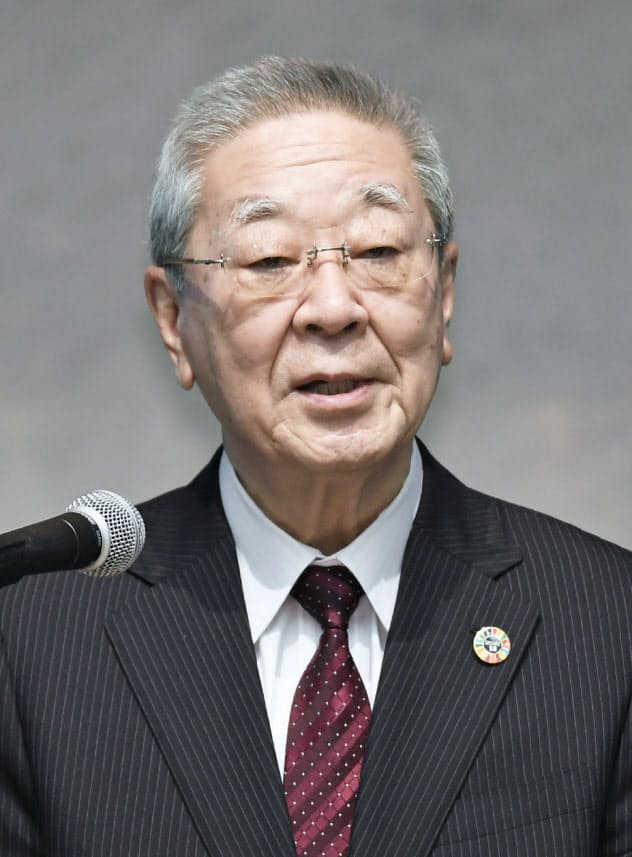 労使フォーラムであいさつする経団連の中西宏明会長(28日、東京・大手町)
労使フォーラムであいさつする経団連の中西宏明会長(28日、東京・大手町)