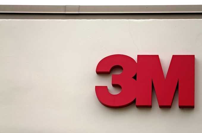 米3m 28 減益 10 12月 1500人削減 日本経済新聞