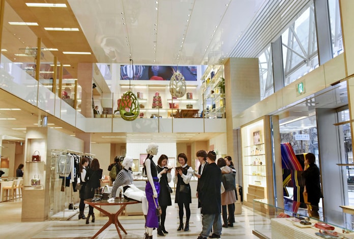 ルイ ヴィトン 心斎橋で国内最大店 初のカフェも 日本経済新聞 ルイ ヴィトン 心斎橋で国内最大店 初のカフェも 日本経済新聞