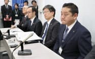 ふるさと納税訴訟で請求が棄却され記者会見する泉佐野市の千代松市長(右)=30日午後、大阪市北区 ふるさと納税訴訟で請求が棄却され記者会見する泉佐野市の千代松市長(右)=30日午後、大阪市北区