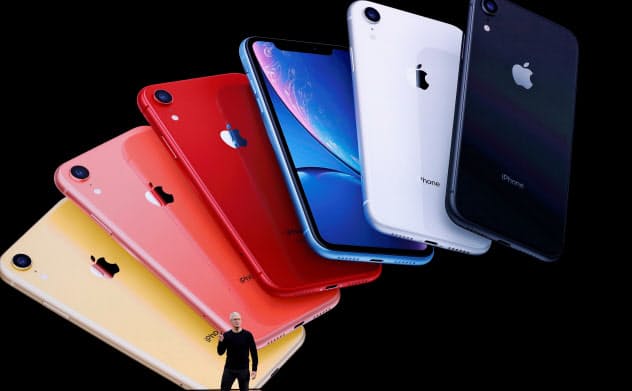 米アップルの新型iPhone。富裕層ではハッキング被害が心配される=ロイター 米アップルの新型iPhone。富裕層ではハッキング被害が心配される=ロイター